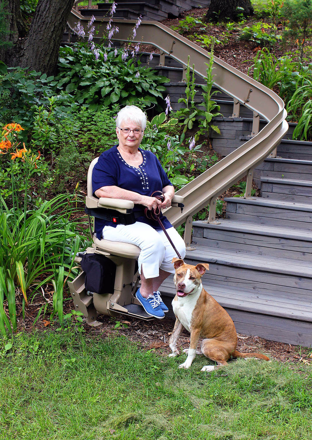 Elite Outdoor Curved stairlift with dog