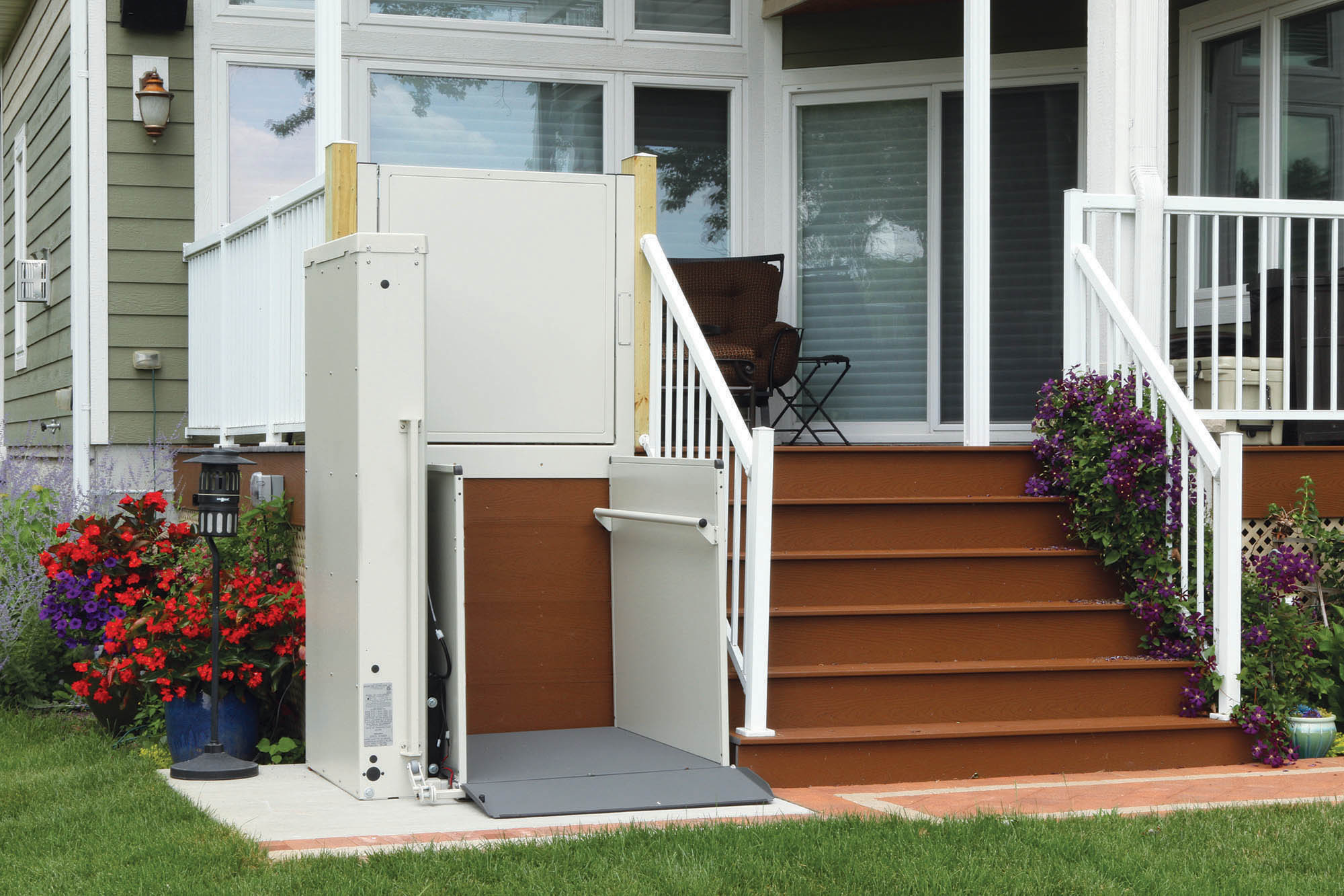 vertical outdoor platform lift by bruno