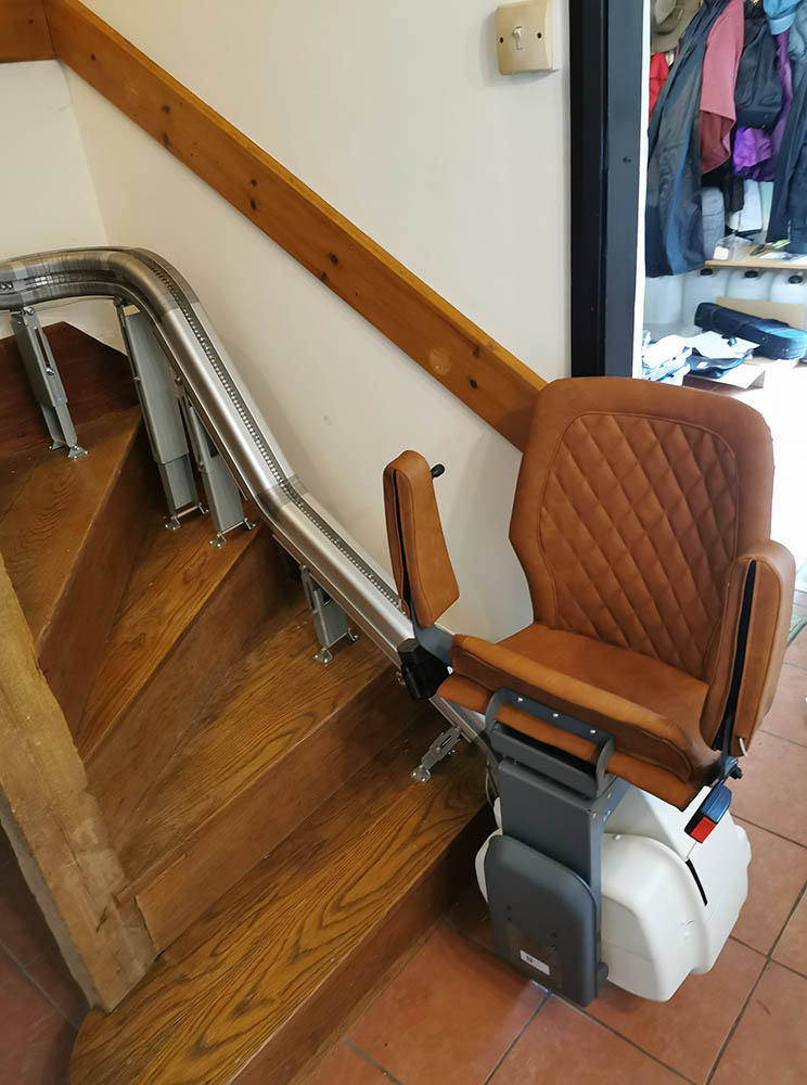 curved up stairlift